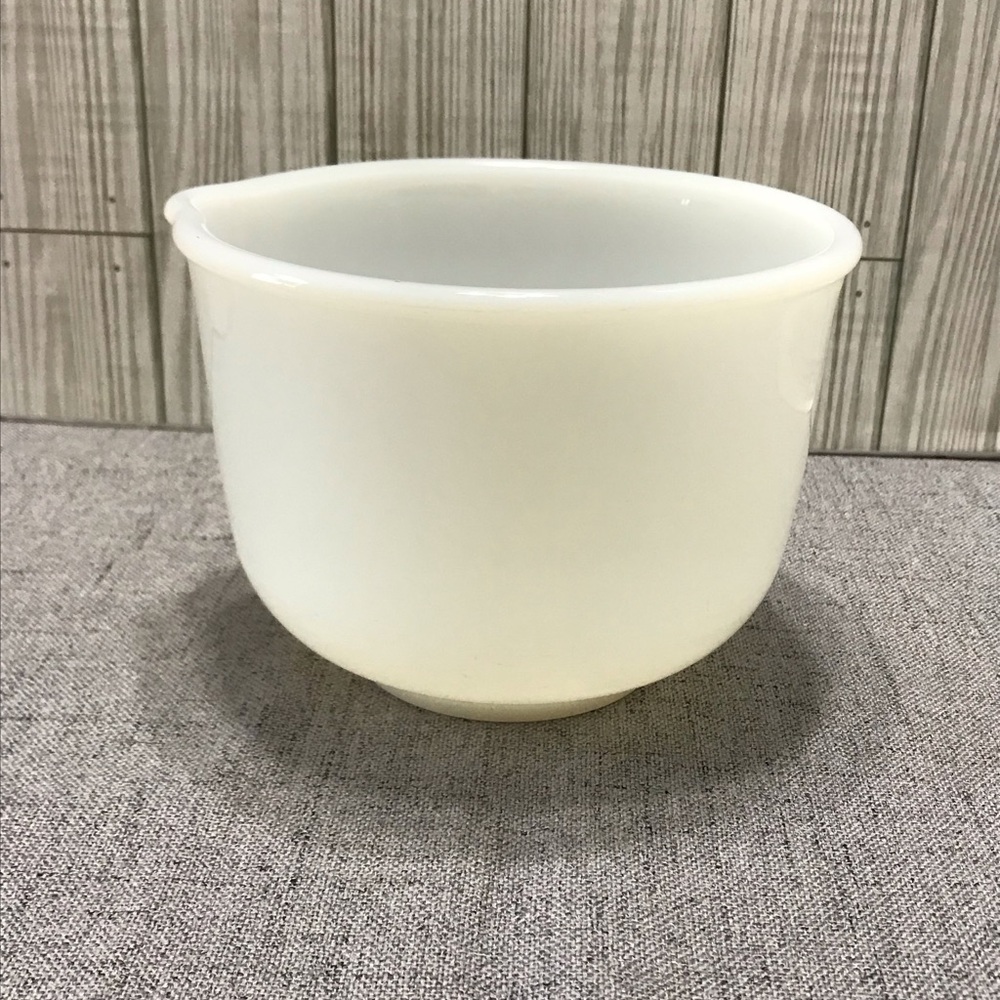 Vintage glass bake white milk glass mixing bowl
